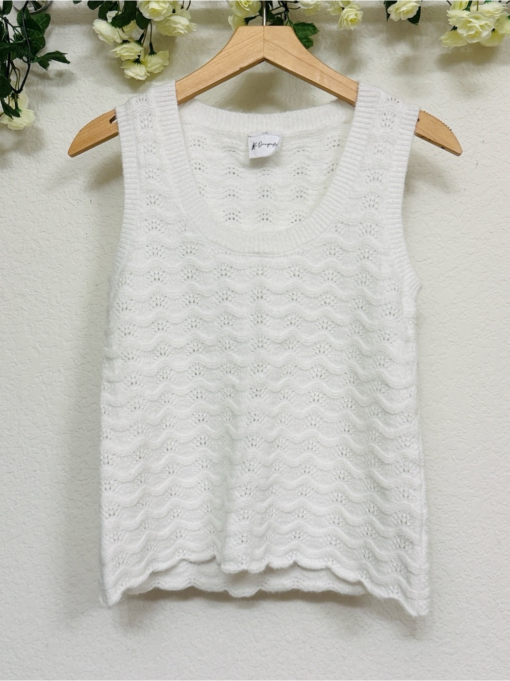 Dragonfly • White Pointelle Scallop Knit Sweater Tank Top Women’s Medium